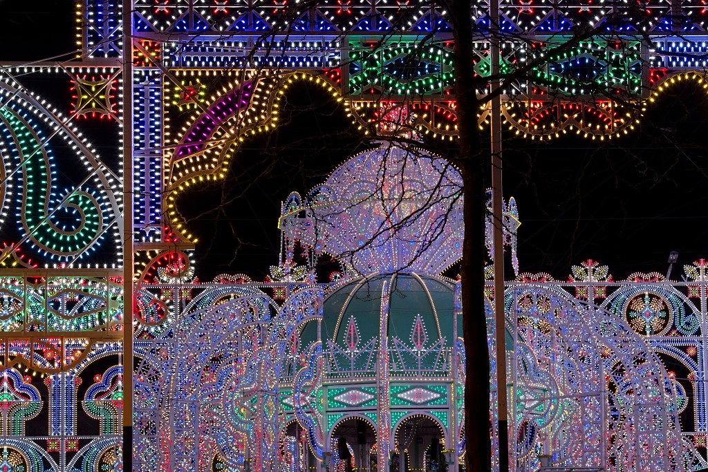 eindhoven kunst art china light licht festival lichtshow show festiviteit glow evenement event chinees chinese verlichting draak dragon lichtfestival